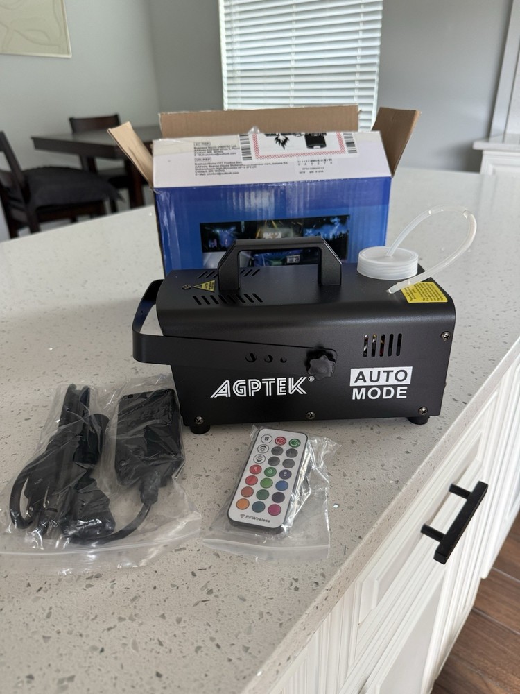 AGPTEK Auto Mode Fog Machine FG with Light Effect & Wireless Remote Control