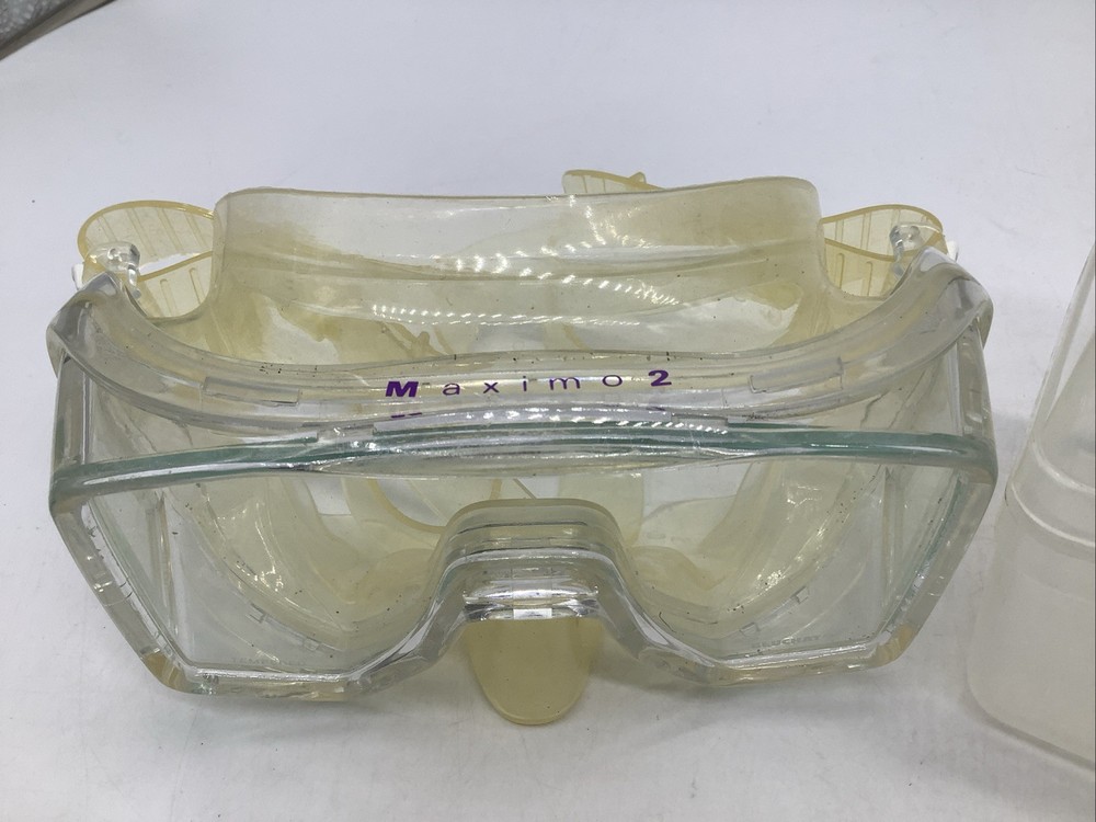 Beuchat Maximo 2 Underwater Scuba Mask - Clear with Case