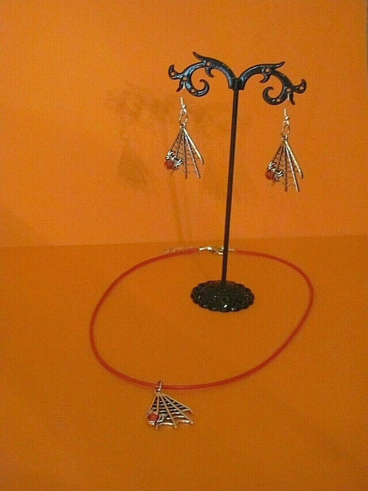 NEW HAND ASSEMBLED SILVERTONE TRIANGLE WEB W/ SPIDER & RED RHINESTONE SET