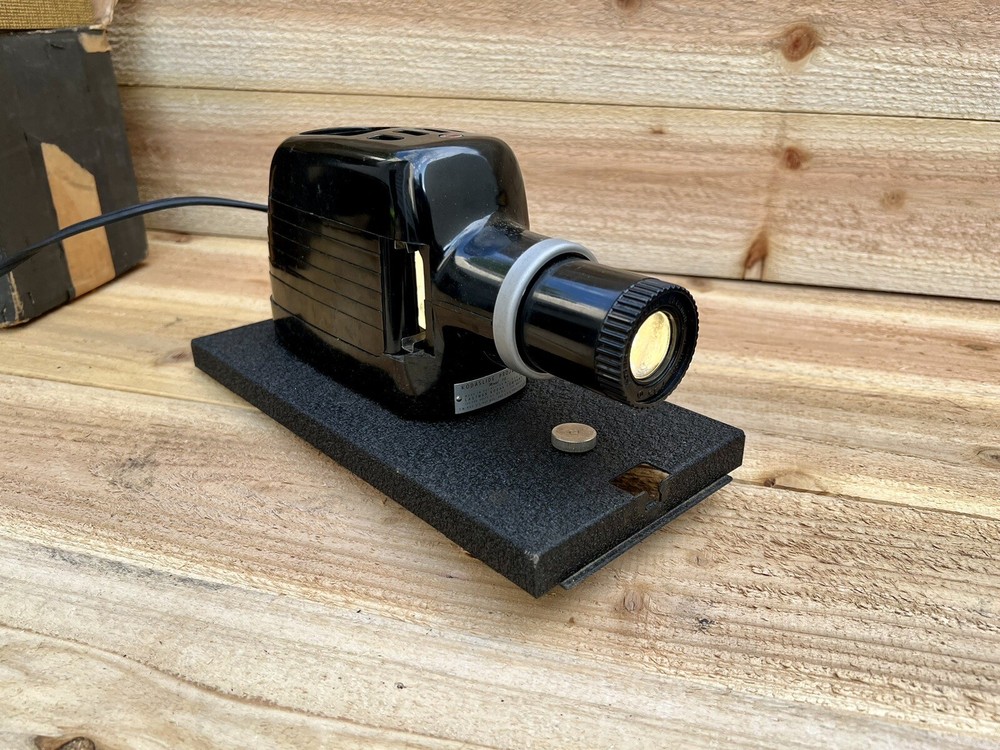 Vintage Kodaslide Model 1A Slide Projector Case AND Original Packaging