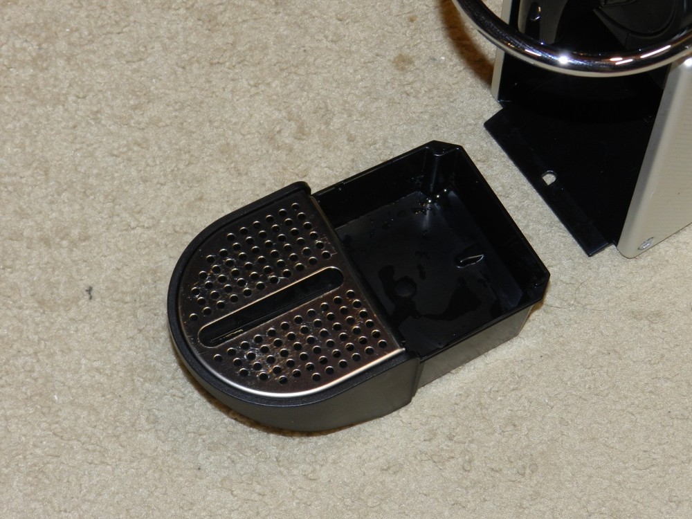 Nespresso/Delonghi EN124S Pixie Espresso Machine GREAT COND.