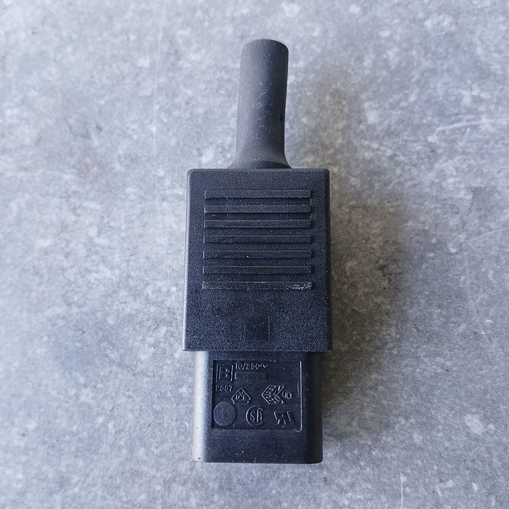 IC Socket female P587 250V 10 Amps