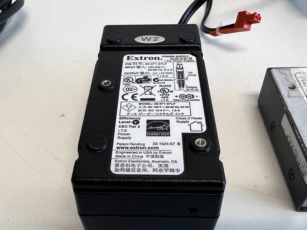 LL9: EXTRON P/2 DA2xi Distribution Amplifier w/ Power Supply