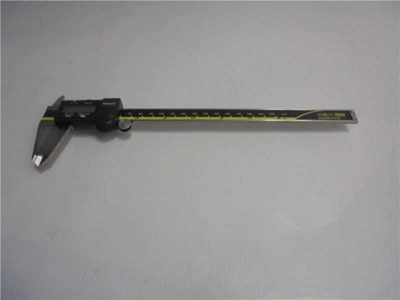 Mitutoyo CD 8 AX Digital Caliper 8 Inch Precision Measuring Tool Tested
