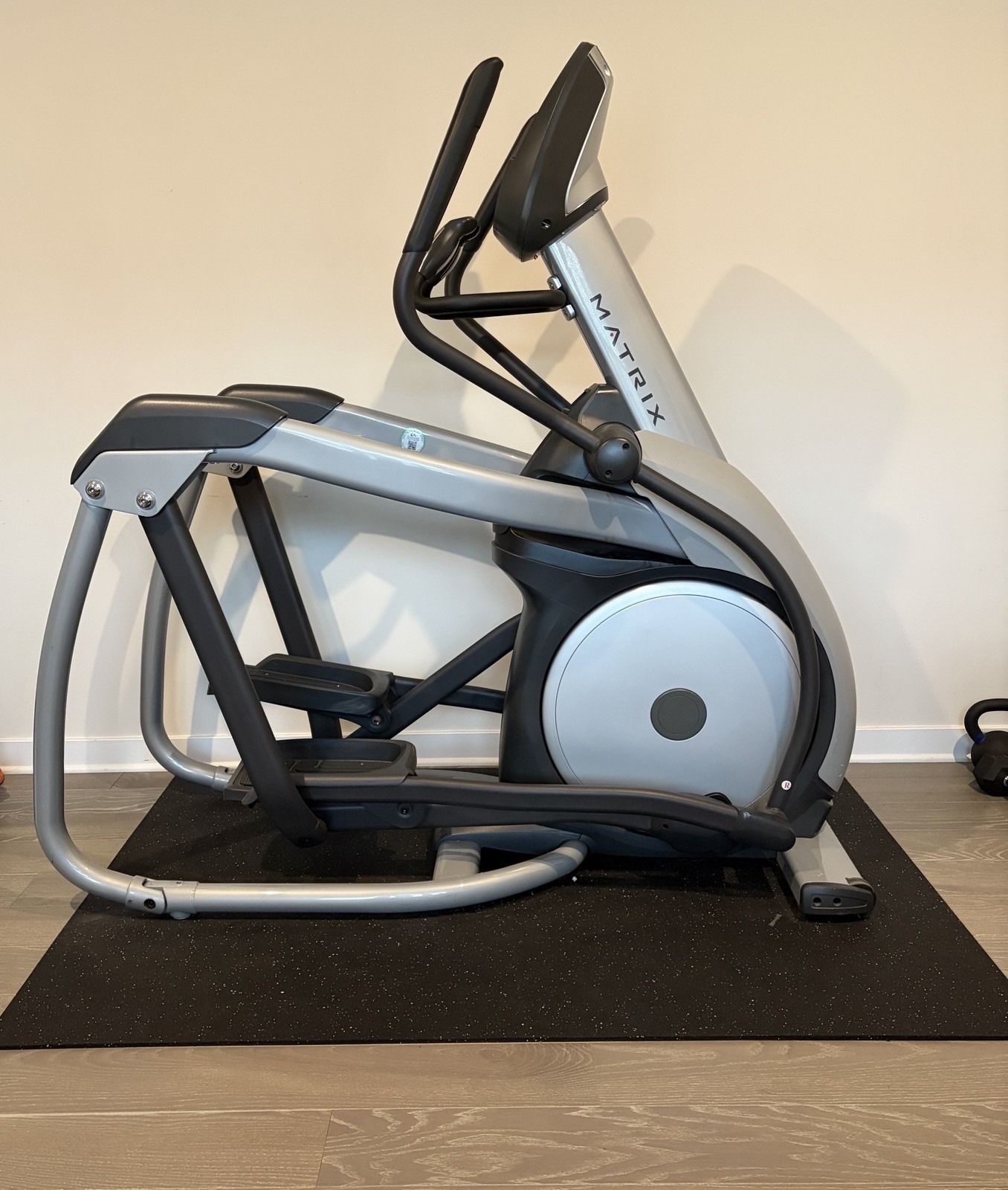 Matrix Elliptical , 8 Programs, Adjustable E3X Suspension Commercial Model