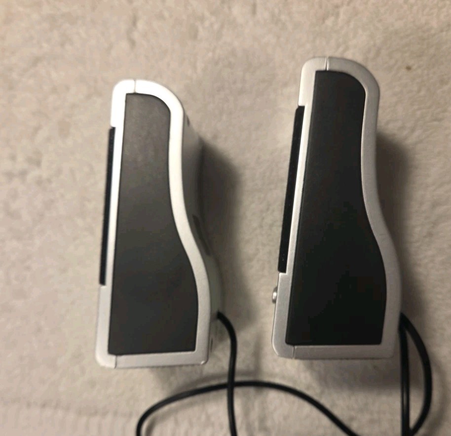 INSIGNIA Nnotebook Computer mini USB Speakers Model NS-NBSPK