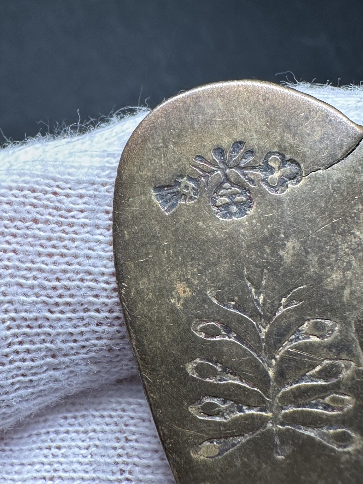 ANTIQUE 2" METAL HEART CLAVOS DECORATIVE NAIL - SWAN ROSE SHAMROCK THISTLE H367