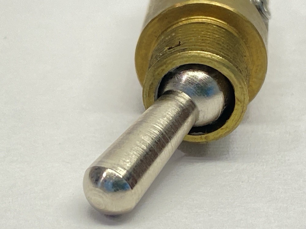 Clippard I5-2 Pneumatic Toggle Valve 2-Way