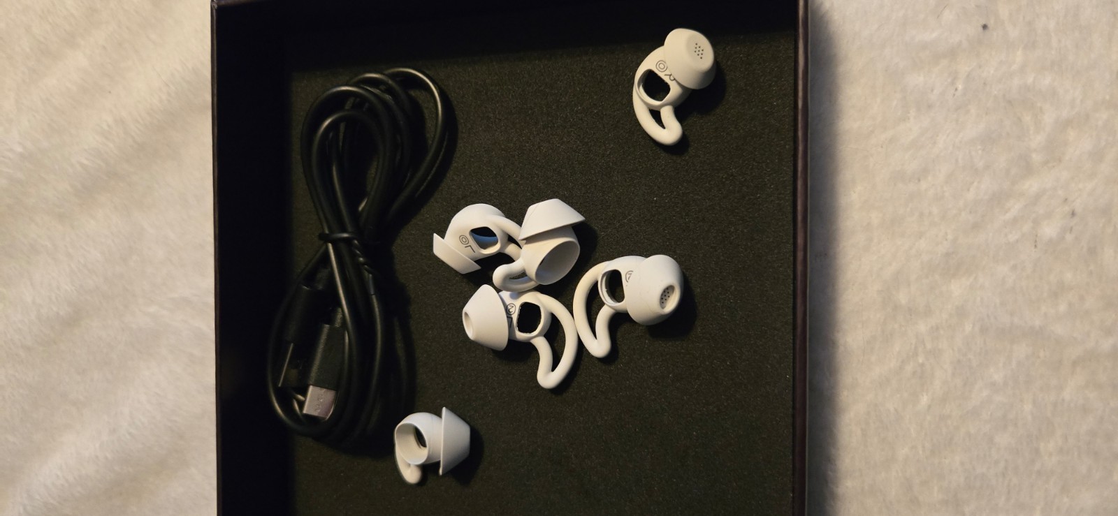 Ozlo x Calm Version Sleepbuds - Includes unredeemed 1 year Calm Subscription