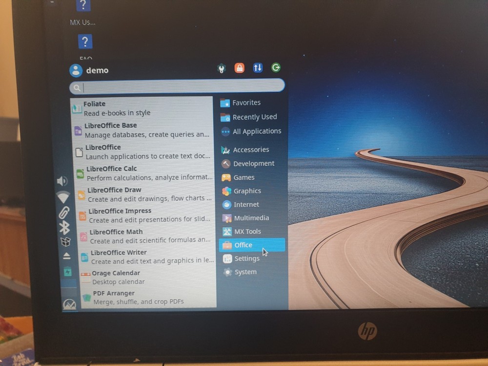 Linux MX V25.1, Xfce, 64-bit, Bootable Live and Install USB Flash Drive