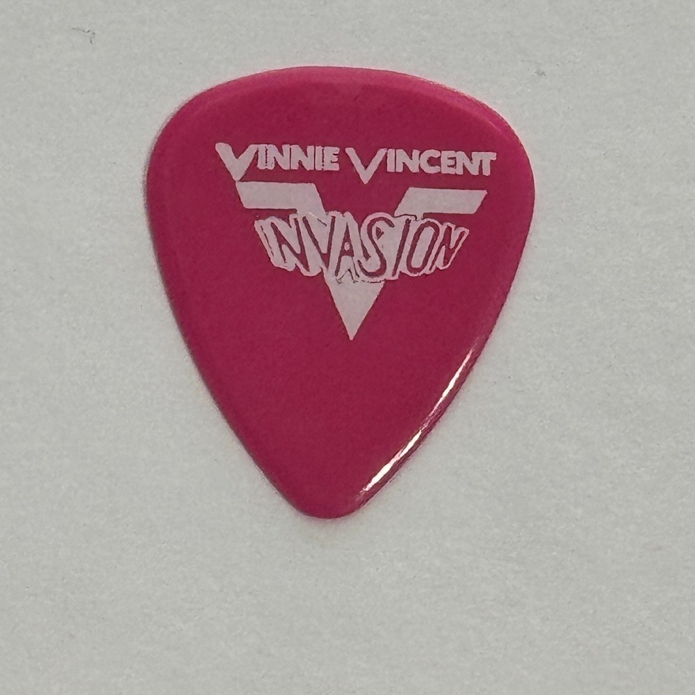 VINNIE VINCENT INVASION GUITAR PICK DANA STRUM KISS CONCERT STAGE 1986 TOUR RARE