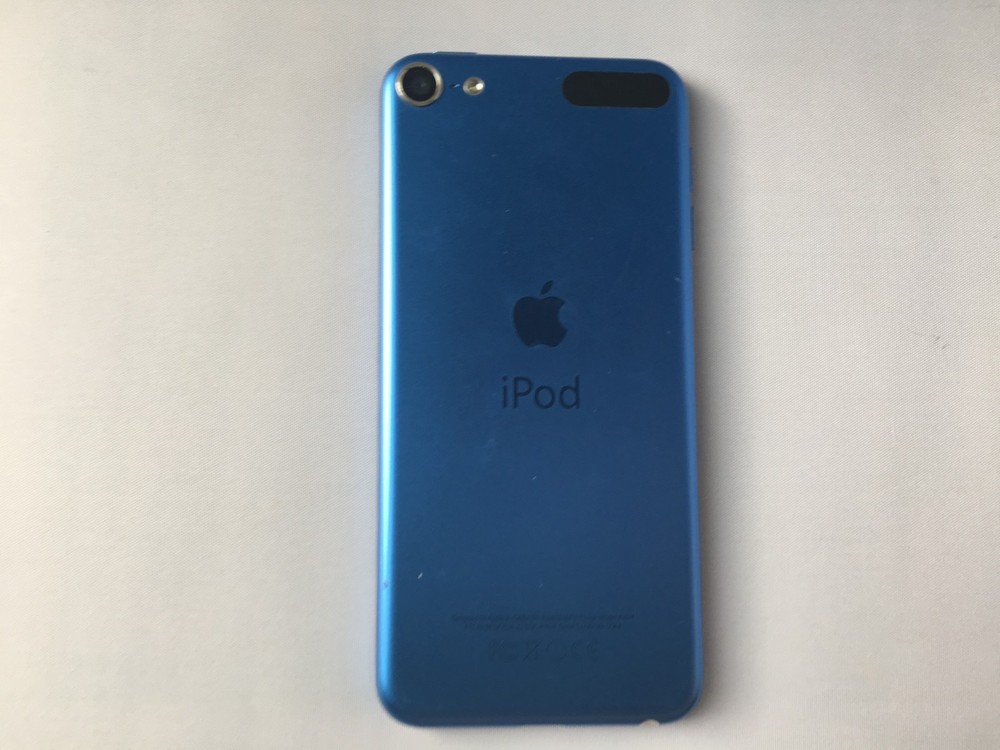 Apple iPod touch 6th Generation Blue (32 GB) mint