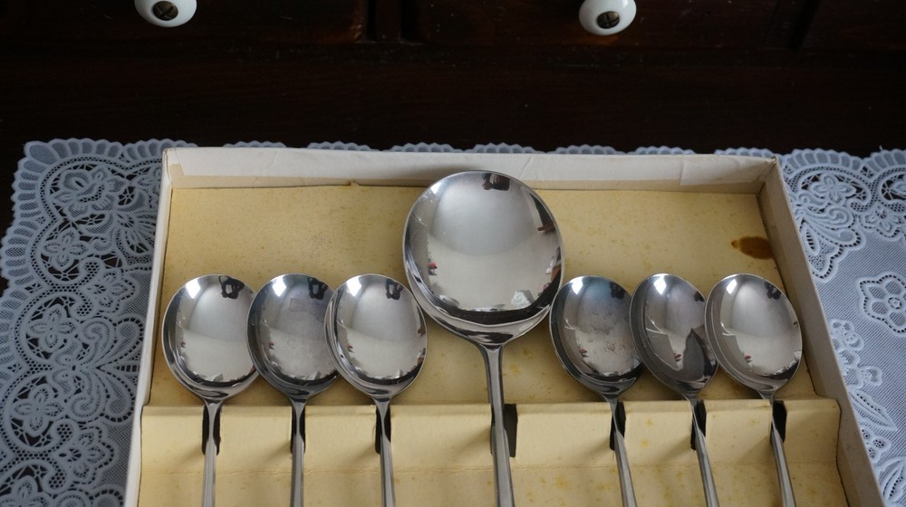 Fine Silverplate Fruit Spoons & Server, PRIESTLEY & MOORE, Sheffield ENGLAND