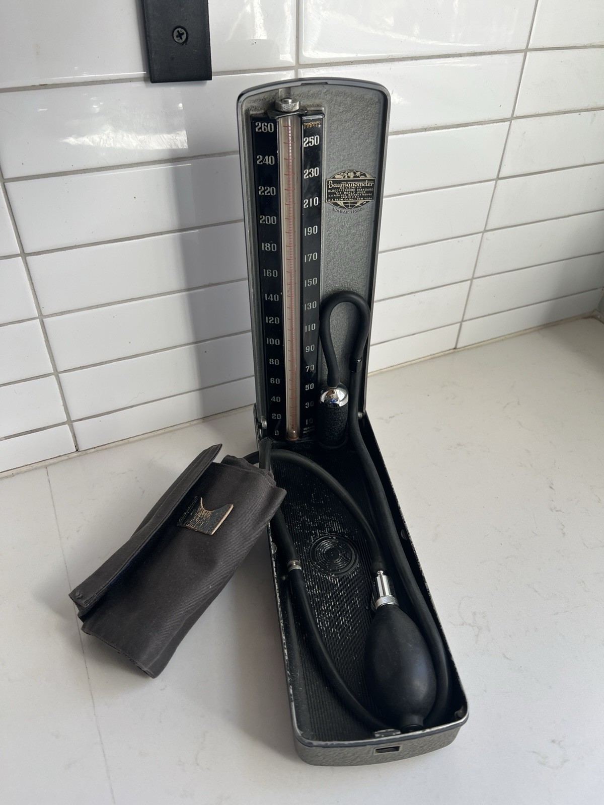 VTG Baumanometer Kompak Model 1935-1960 Blood Pressure Machine & Box