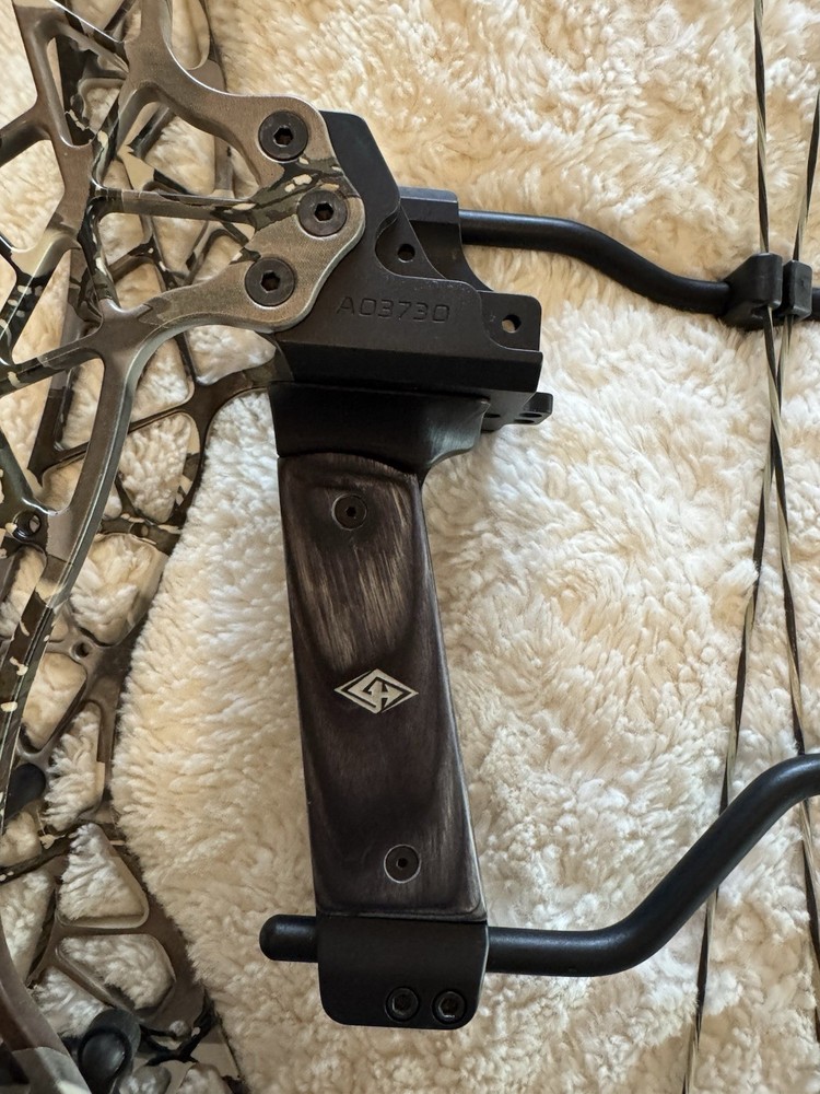 Gearhead P30 Pivot Compound Bow