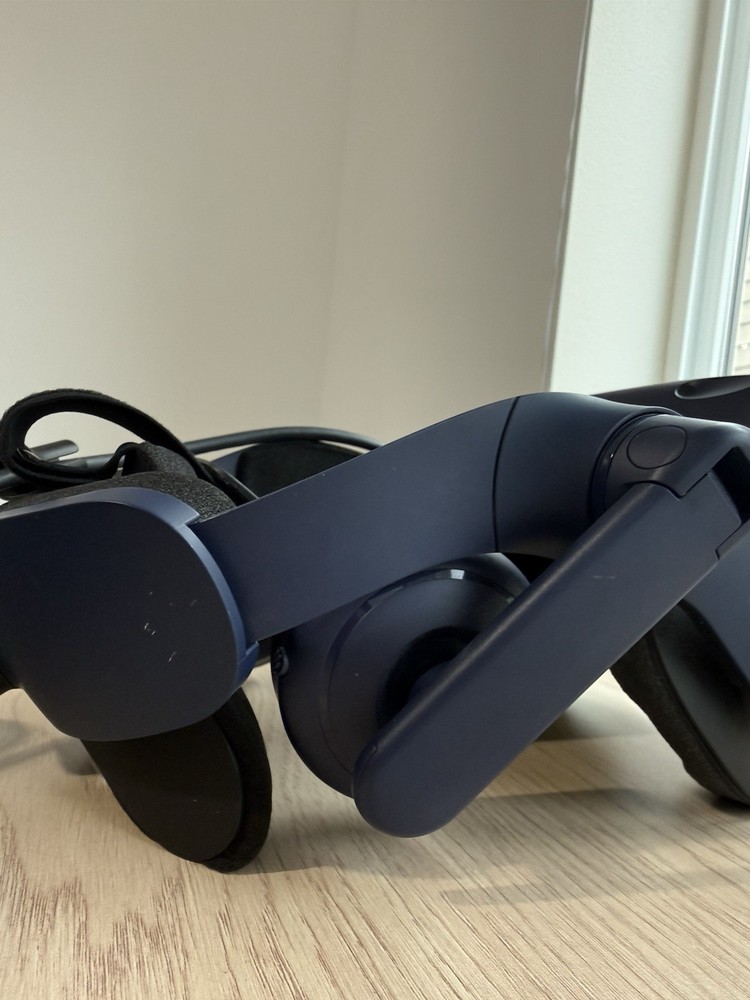 HTC VIVE Pro VR Blue Headset With Cable & Black Controllers - Read Please