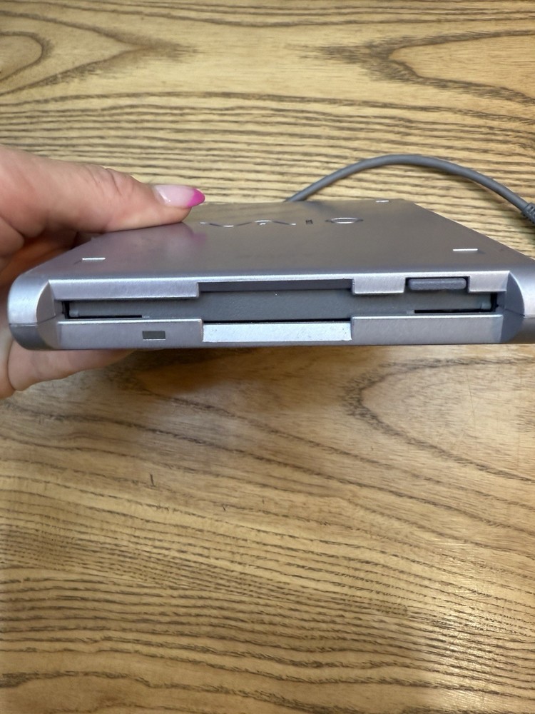 SONY PCGA-UFD5 VAIO Silver 3.5" External Interface Floppy Drive Untested