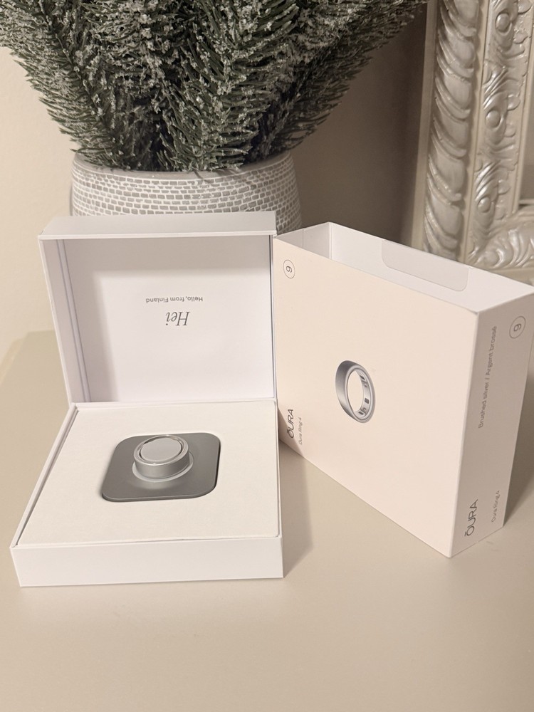 Oura Ring 4 Brushed Silver Size 9