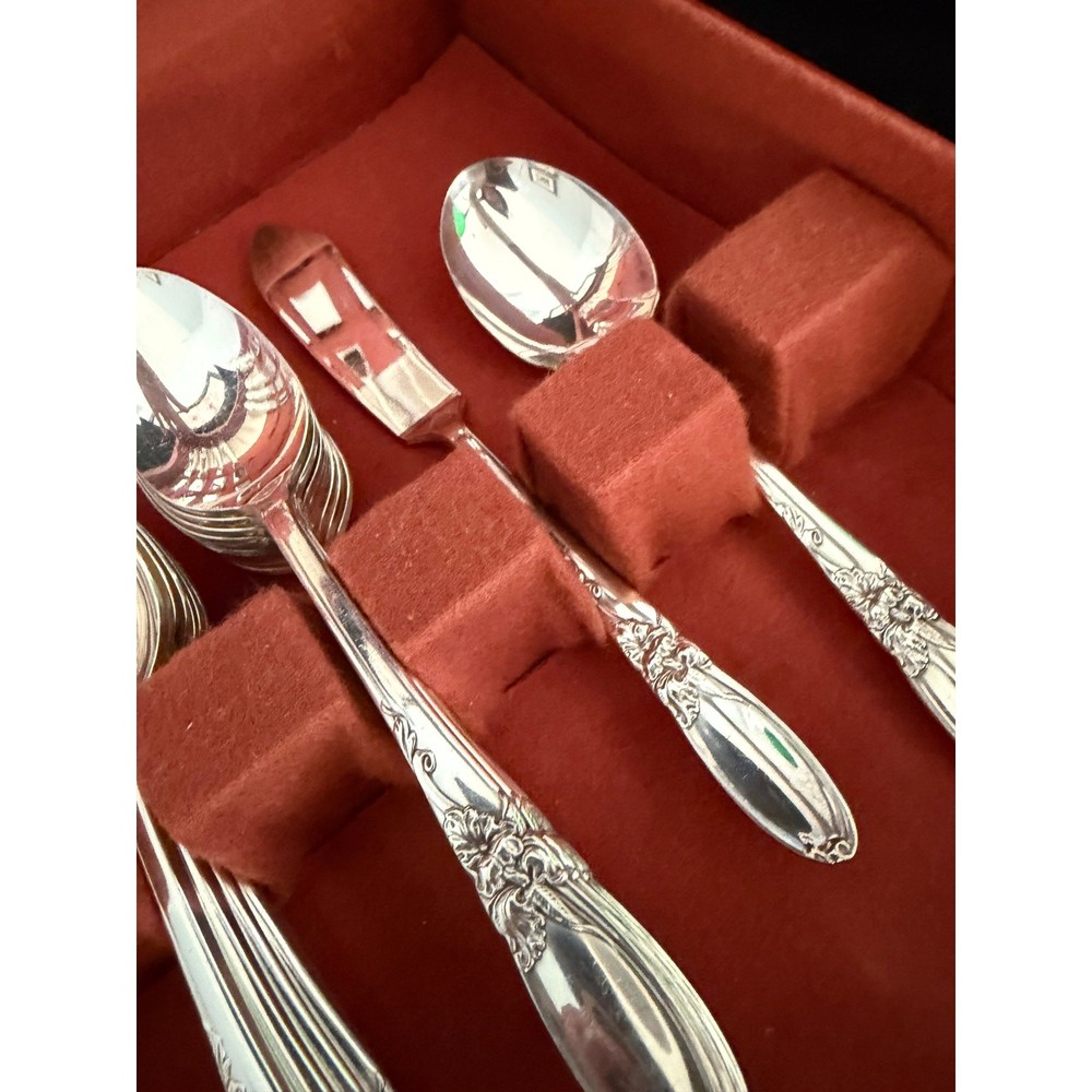 Community Oneida White Orchid Silverplate Flateware Cmplete service for 8 plus