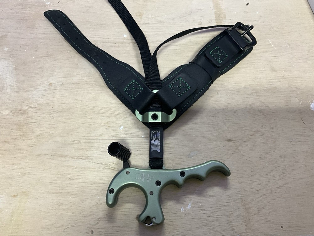 B3 Archery Exit Hunter Release Aid Three Finger Thumb Button with Wrist Strap