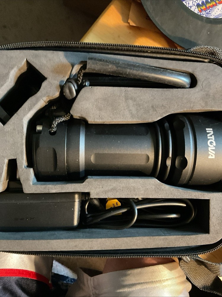 Intova Supernova Waterproof Deep Divers Torch