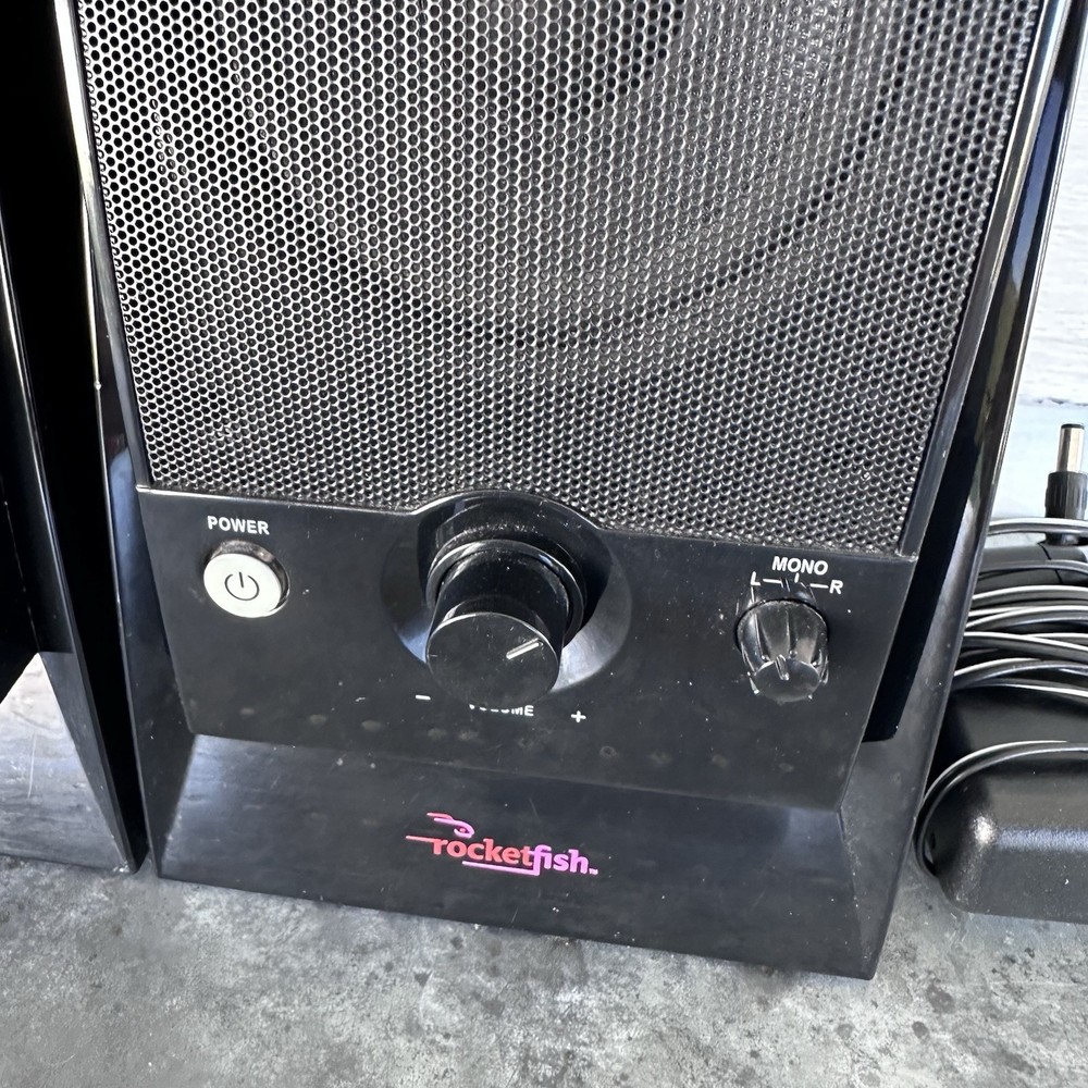 2 Rocketfish RF-WS01 Wireless Bookshelf Speakers Only No Transmitter