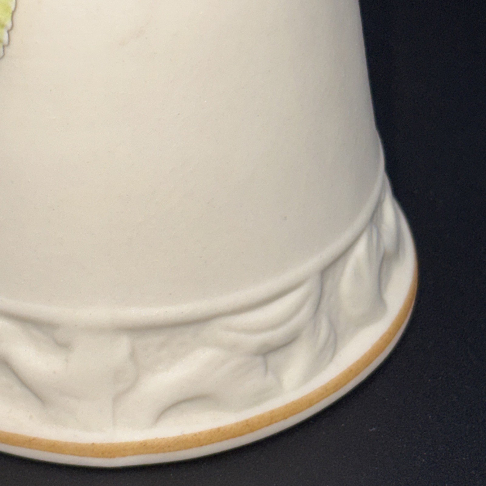 Vintage Arnart Copodimonte Style Mission Bell Off-White Porcelain Flowers MINT