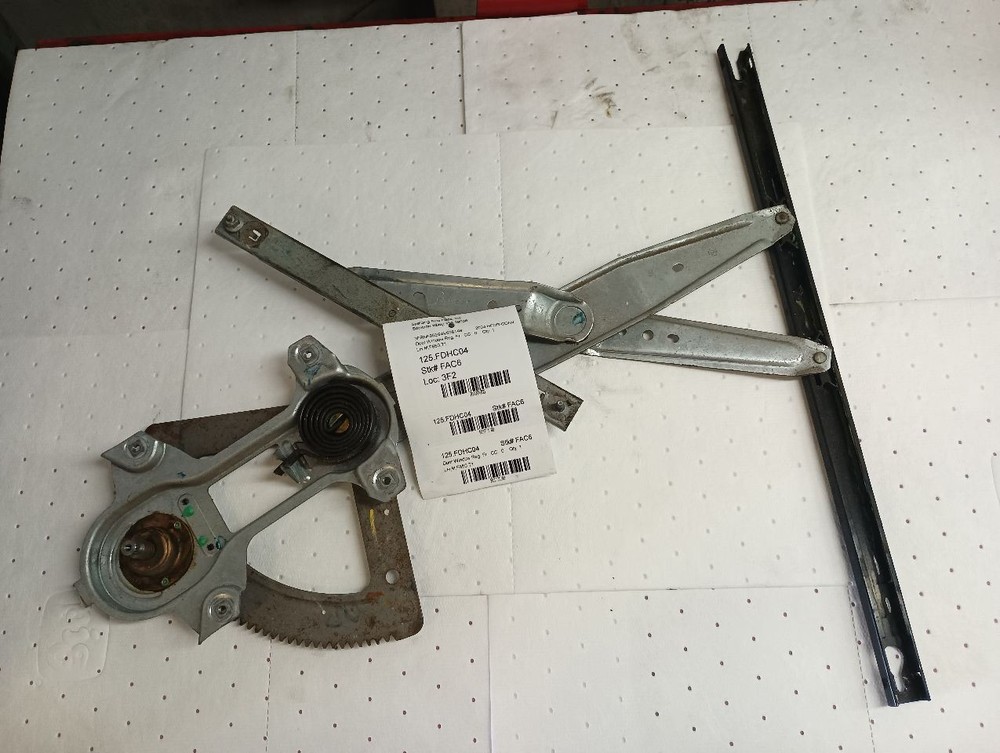 2004 Left Driver Front Window Regulator Manual (11771793