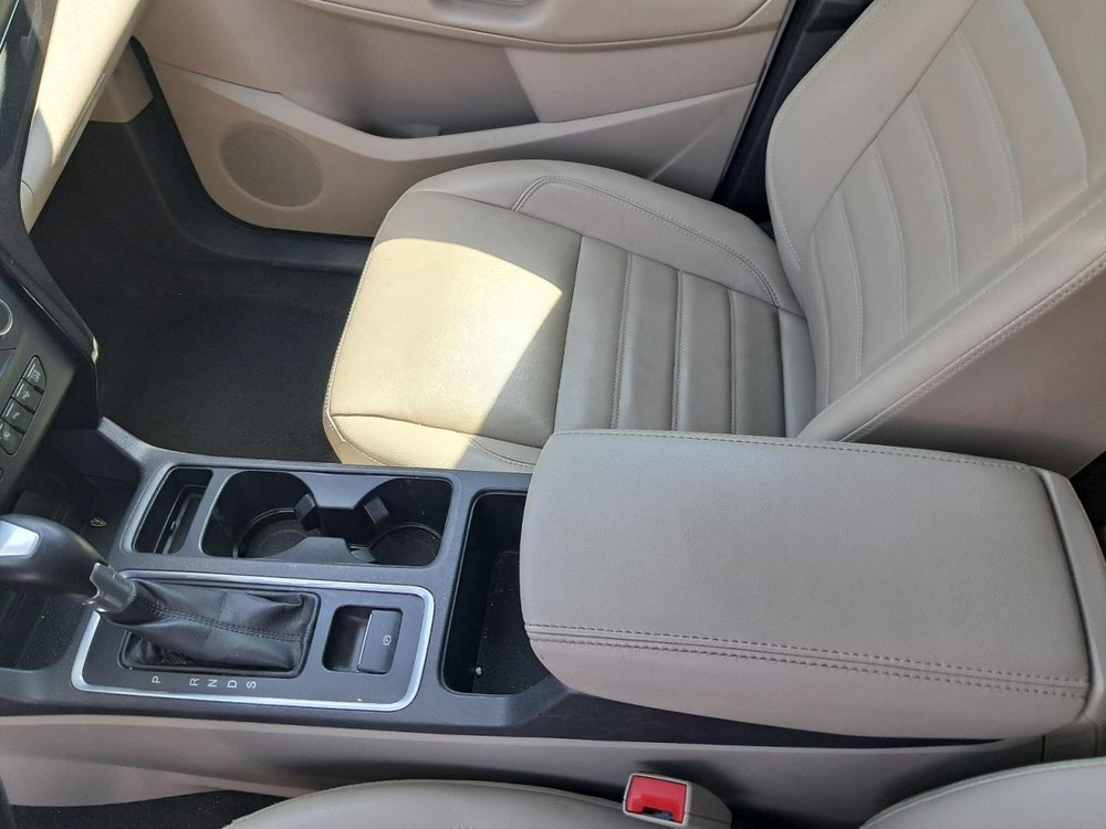 Console Front Floor SE Fits 17-19 ESCAPE 4800519