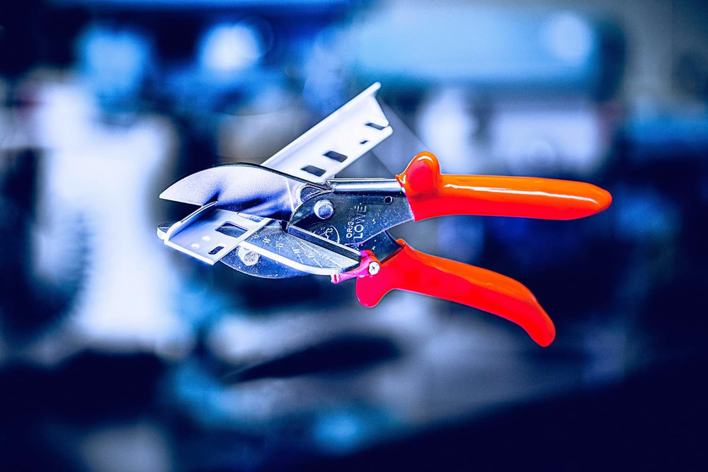 Professional Sharp Miter Shears with 45° Stops for Precision Cutting
