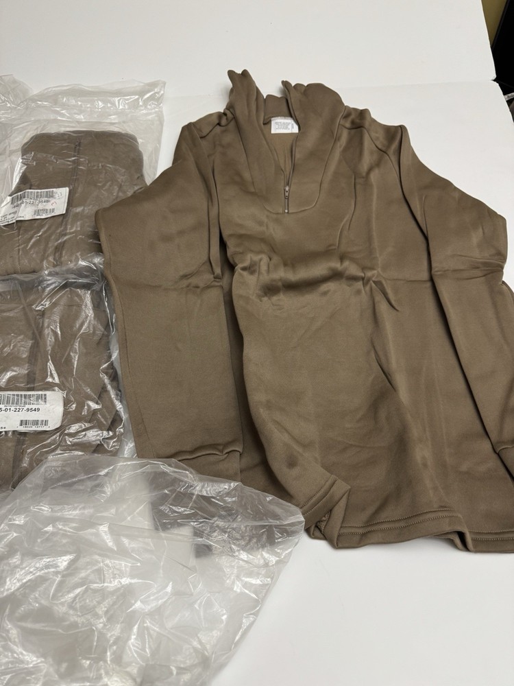 US Military Issue Polypropylene Undershirt,Cold Weather Size Medium New