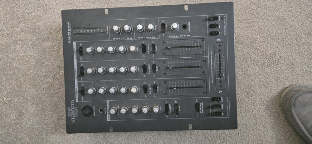 Stanton RM-THREE 3-Channel Analog DJ Mixer, FX Loop, Rack Mountable