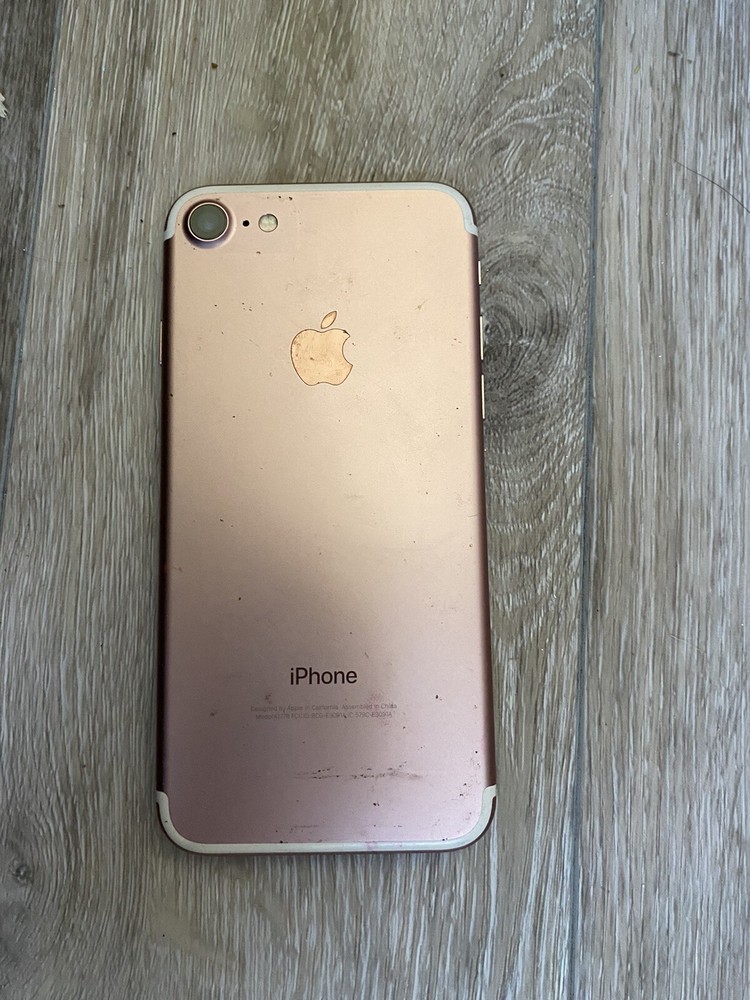 Iphone bundle! (Contains one Iphone 8 and two Iphones 7)