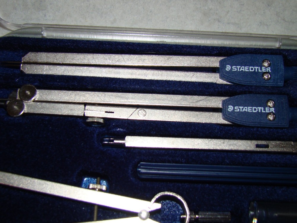 Staedtler Compass Set - 7 Pieces with Plastic Storage Case (559 09)