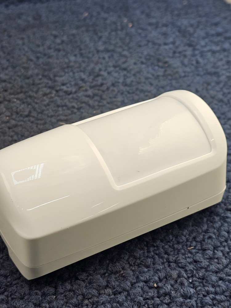 Resideo IS3035V: Passive Infrared Motion Sensor White