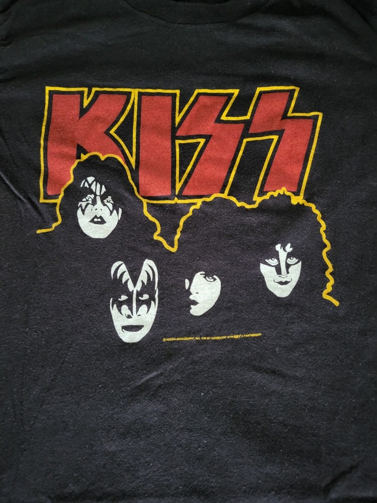 KISS AUTHENTIC 1980  TOUR SHIRT SZ MED FEATURING ERIC CARR IN THE  DYNASTY MOTIF
