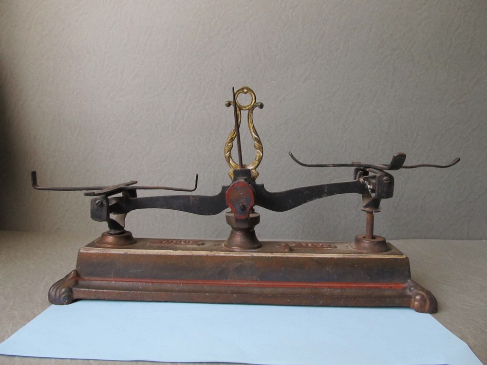 Antique Force 1 Kilo.G Cast Iron Balance Scale