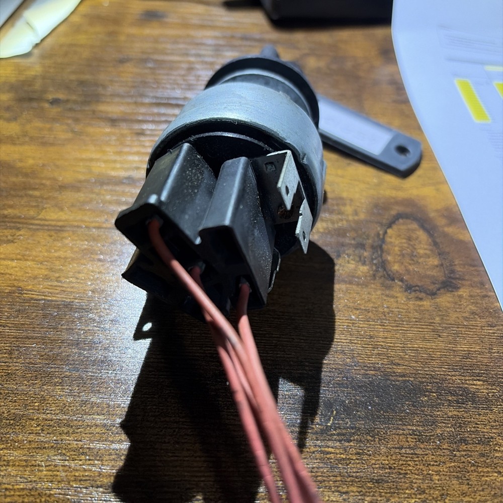 FREIGHTLINER POLLAK IGNITION SWITCH W KEY 19161