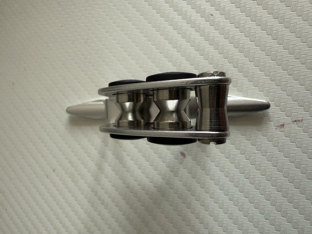 Stuart Heavy Duty Roller Guide D1