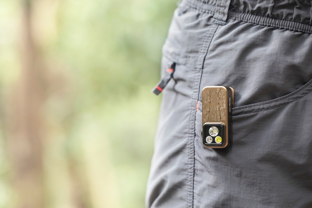 Olight Oclip Pro Ancient Script Flashlight, Floodlight Spotlight/Red Light, 500L