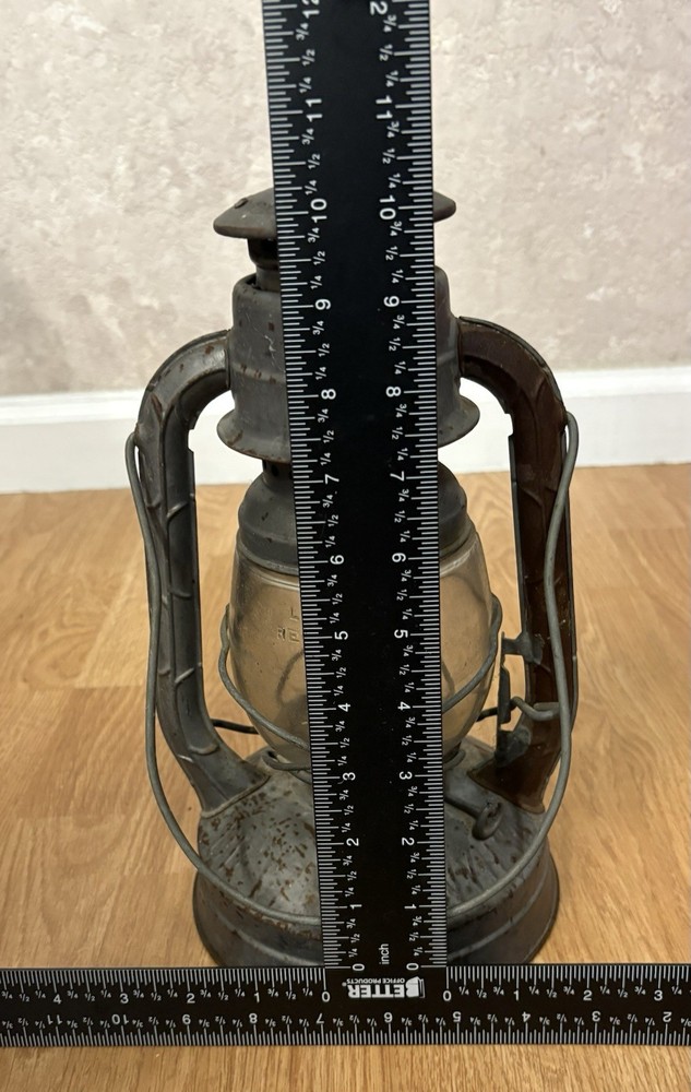 Dietz Little Wizard Lantern (missing cap)
