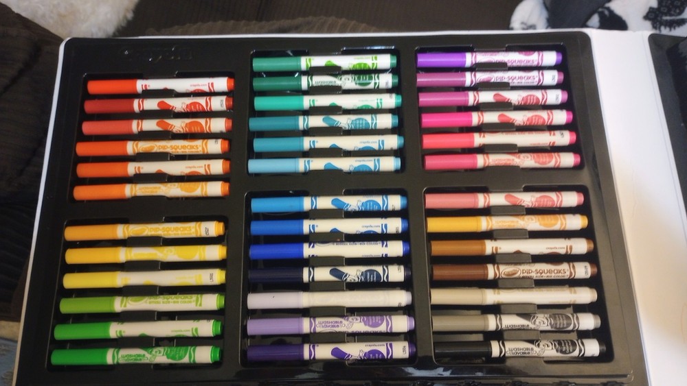 Crayola Disney Finding Dory Creativity Kit