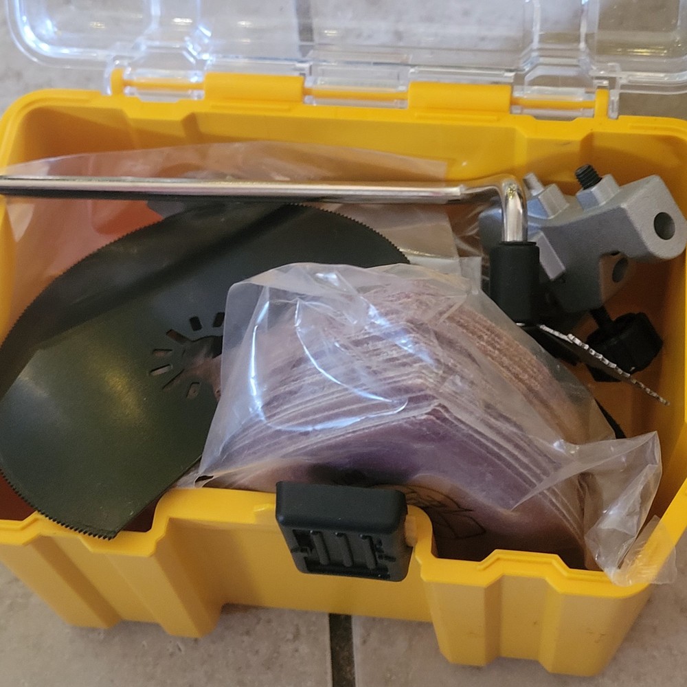 DEWALT DWE315 Oscillating Cutting And Sanding Multi Tool W/Soft Carrying Case