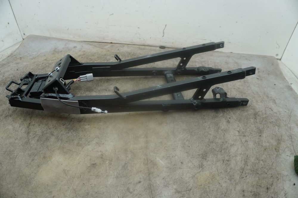 25 SUZUKI GSXR 1000 REAR SUBFRAME E-654