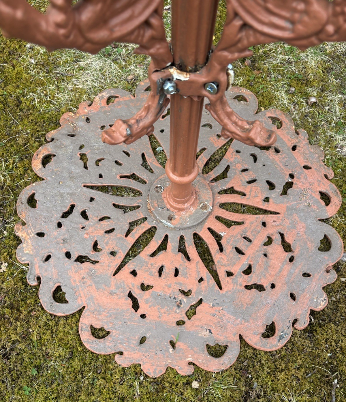 Vintage Victorian Grape Vine Cast Iron Patio Bistro Table GRIFFIN LEGS Garden