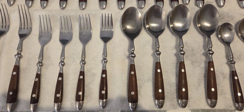 33Pc Chefs Bistro Stainless Steel Black Handle Rivet Silverware Flatware