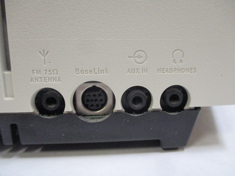 Bose Wave Music System white w/ Remote control work great