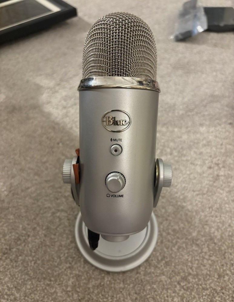 Logitech Blue Yeti USB Microphone Silver With Stand Tested Working