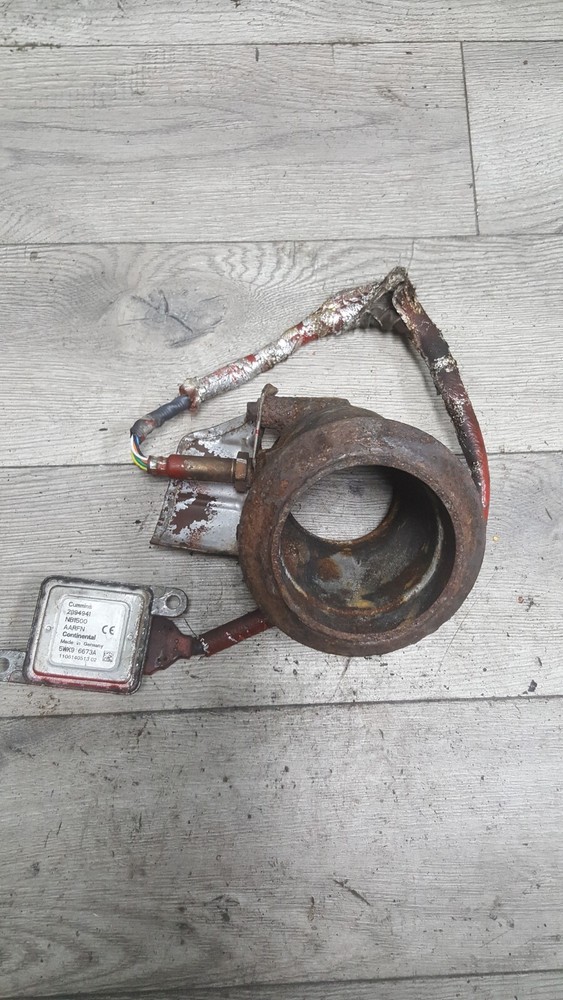 CUMMINS ISX15  NOX SENSOR AND PIPE 2894941