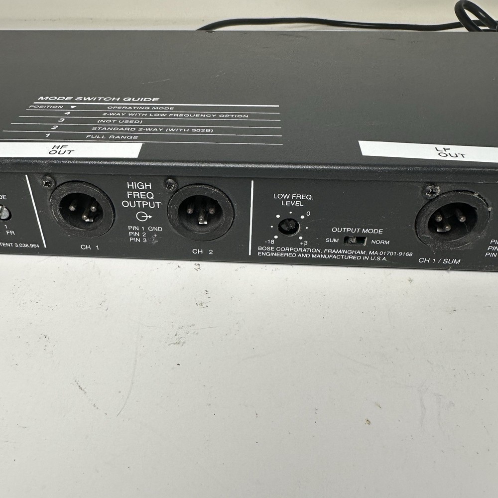 Bose 402C II Systems Controller Crossover Rack Unit Powers On Tested Light
